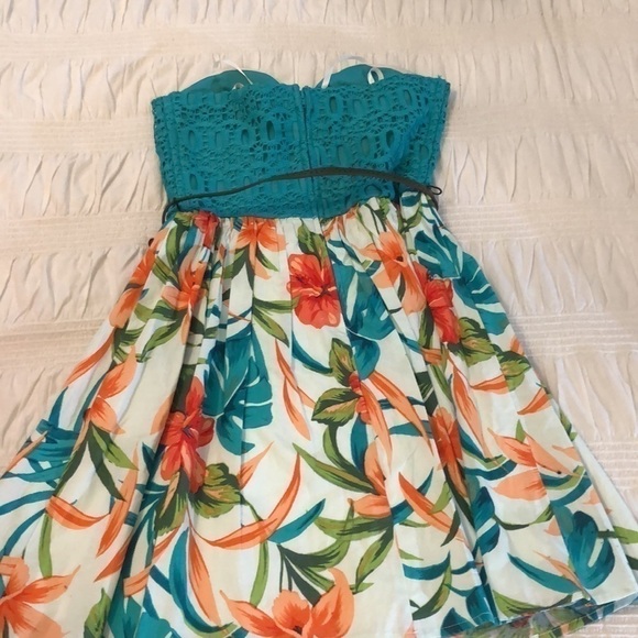 City Triangles Tropical Floral Strapless Bubble
Dress With Belt Size 3 - Picture 8 of 12